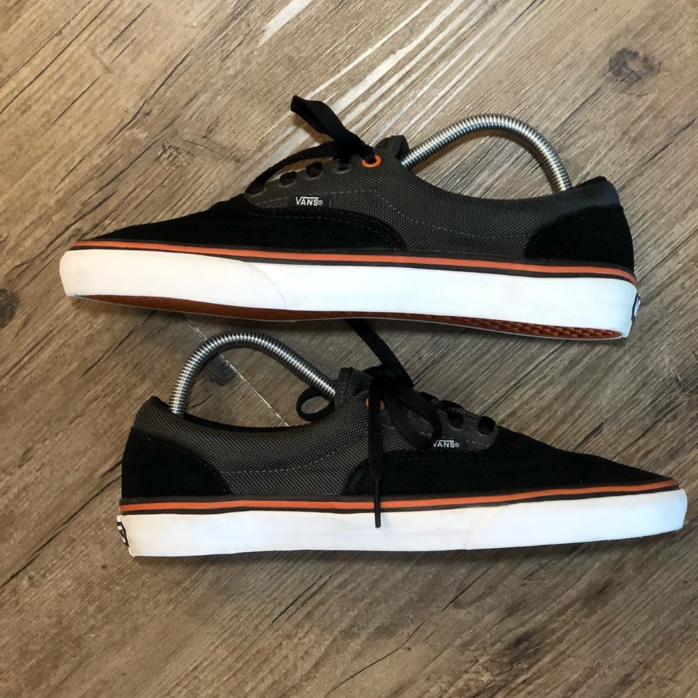 Vans - Picture 3 of 4